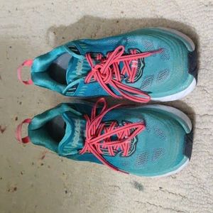 Hoka One One W Bondi 6 size 7.5 Teal and pink EUC